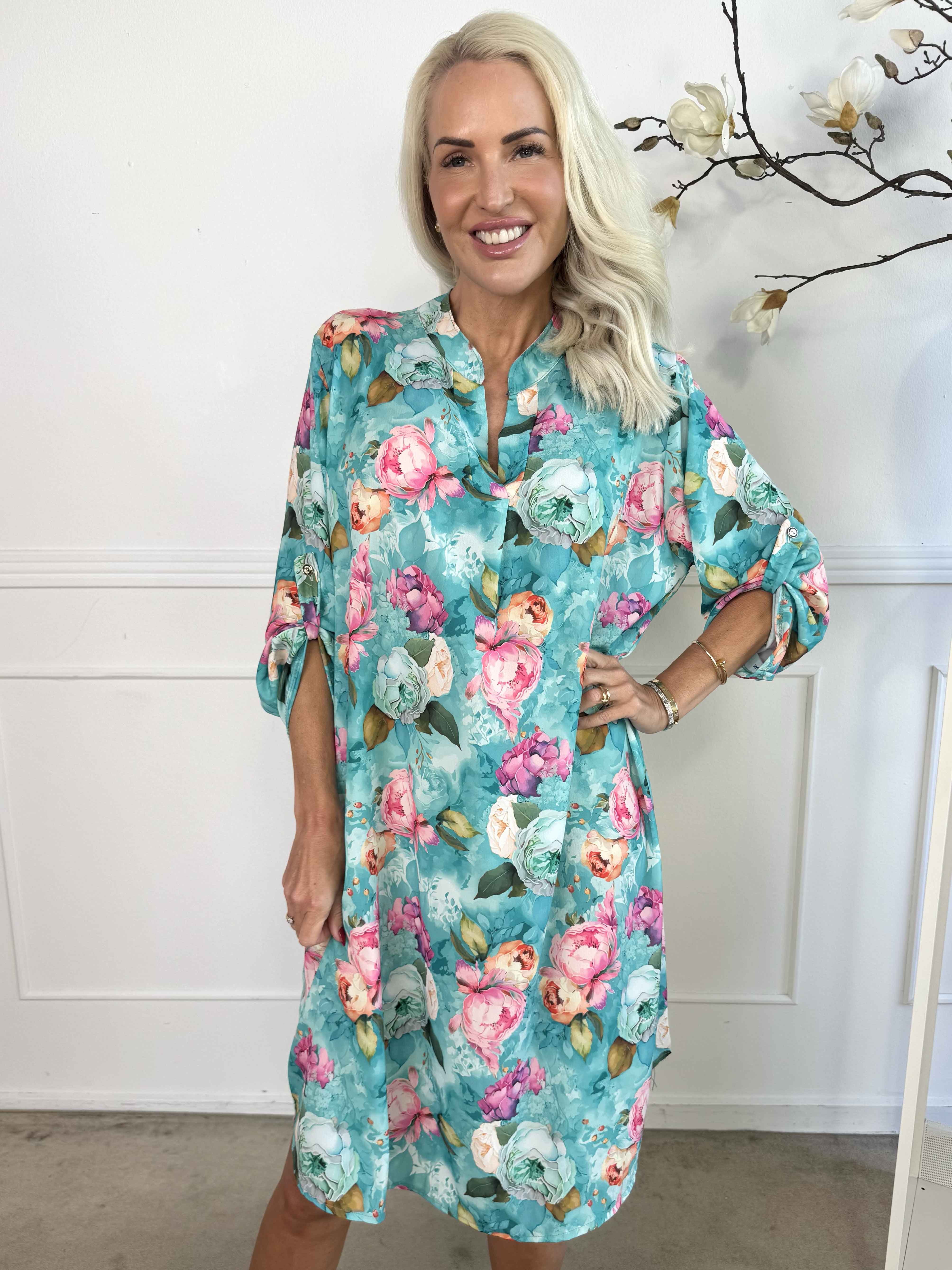 Vanesa Flower Dress - Let kjole i viskose med blomster motiver
